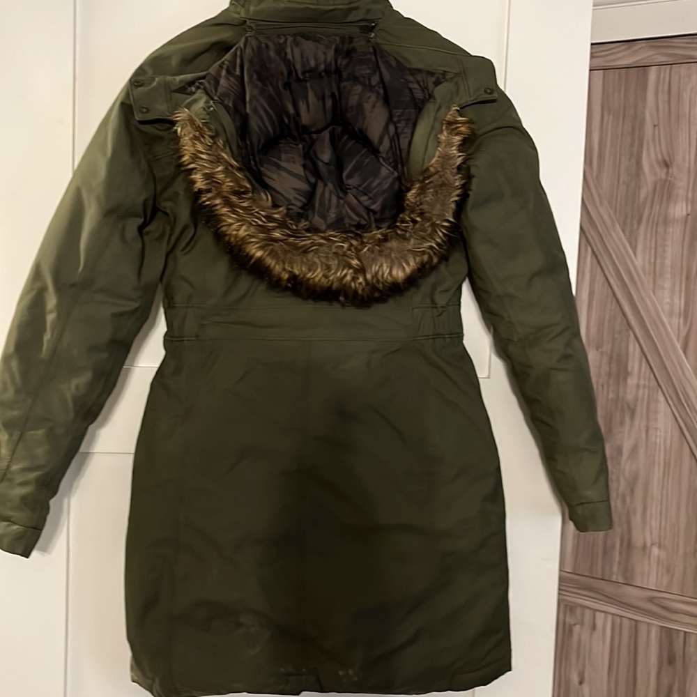 North Face parka, faux fur lined hood. Size XS, olive green.